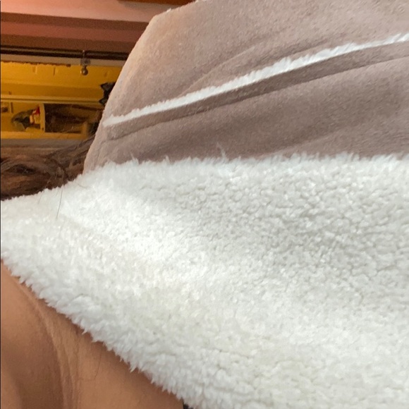 Vest - Picture 2 of 3